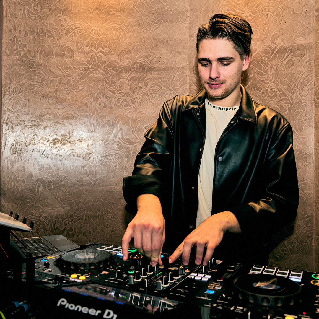 DJ-Muenchen-DJane-INNA-Pianistin-01